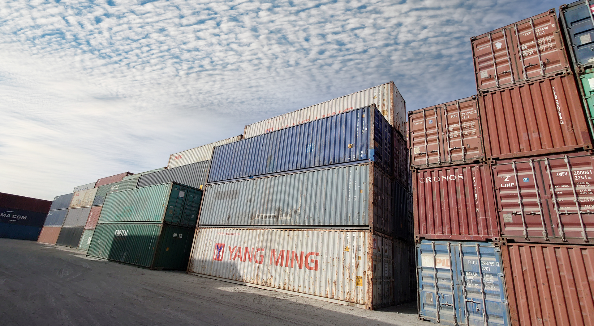 Shipping container trading in Dubai and Doha